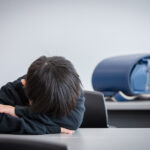 らいさぽセンター本校 |引きこもり、不登校、ニートの就労支援、自立支援 | 小学生が不登校になったら?親が知っておくべき原因とサポート方法 らいさぽセンター本校 |引きこもり、不登校、ニートの就労支援、自立支援 | 小学生が不登校になったら?親が知っておくべき原因とサポート方法