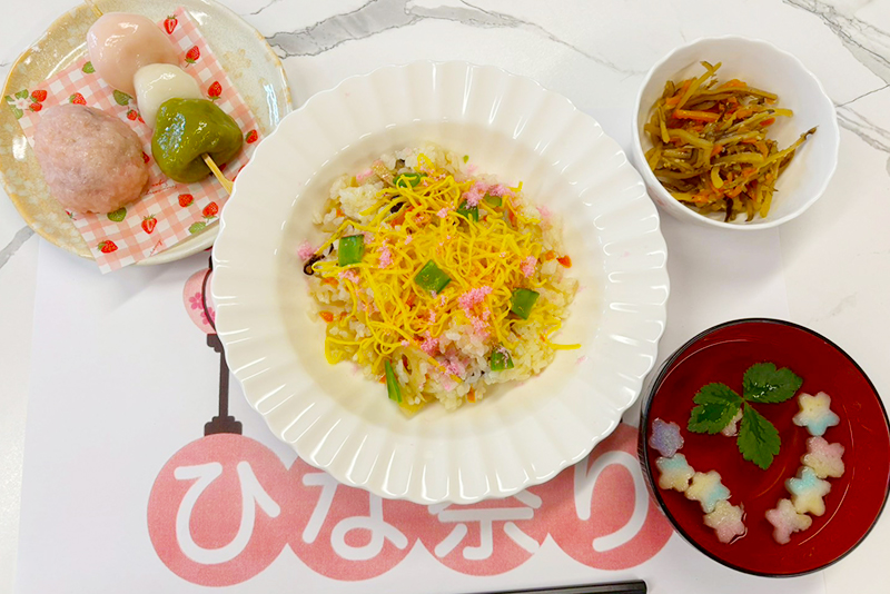 らいさぽセンター本校 ｜引きこもり、不登校、ニートの就労支援、自立支援 | 初参加でも大活躍！みんなで作ったひな祭りメニュー